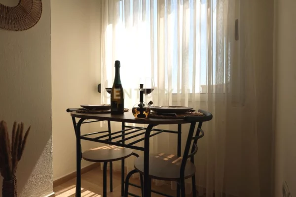 Shtepi ne shitje Apartament ne Durres, 3+1, Mobilimi E mobiluar, Pagesa 160,000  Euro.