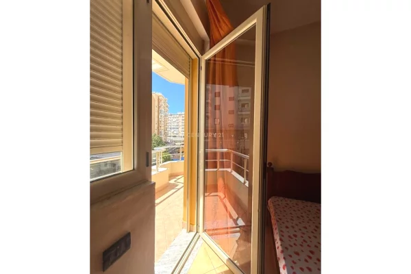 SHITET APARTAMENT 1+1+2 NE LUNGOMARE 1 PRANE SHKOLLES SE "MARINES"