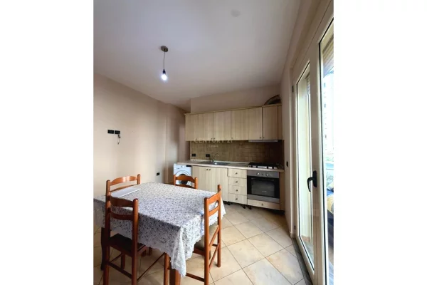 Shtepi ne shitje Apartament ne Vlore, 1+1, Mobilimi E mobiluar, Pagesa 138,000  Euro.