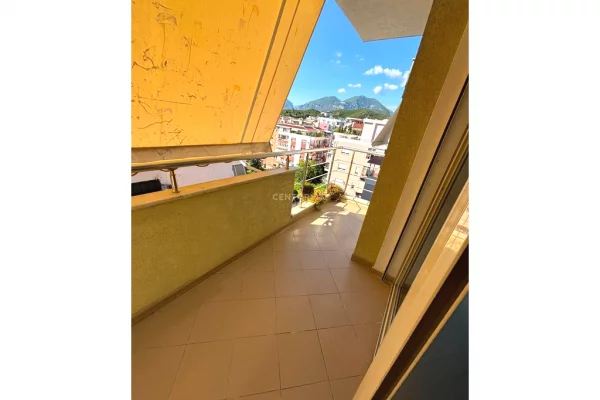 Shtepi ne shitje Apartament ne Tirane, 2+1, Mobilimi Bosh, pa mobiluar, Pagesa 135,000  Euro.