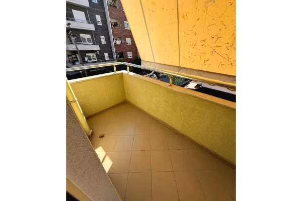 Shtepi ne shitje Apartament ne Tirane, 2+1, Mobilimi Bosh, pa mobiluar, Pagesa 135,000  Euro.