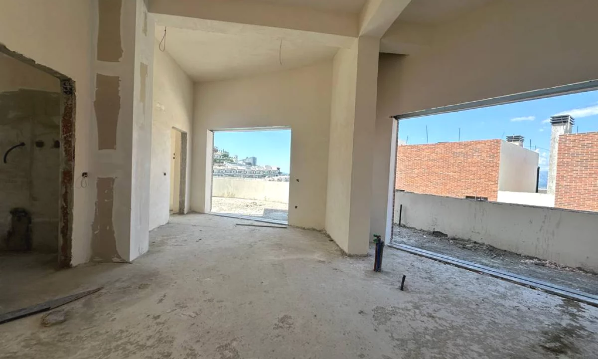 Shtepi ne shitje Apartament ne Tirane, 2+1, Mobilimi Bosh, pa mobiluar, Pagesa 195,700  Euro.