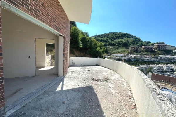 Shtepi ne shitje Apartament ne Tirane, 2+1, Mobilimi Bosh, pa mobiluar, Pagesa 195,700  Euro.