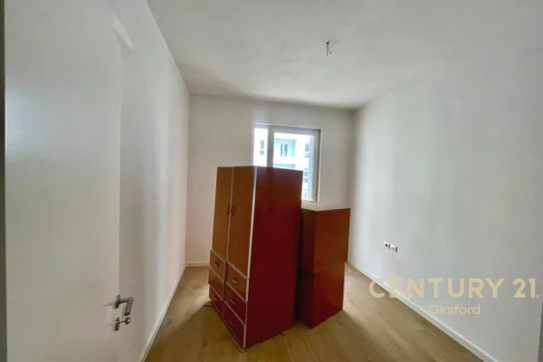 Shtepi ne shitje Apartament ne Tirane, 2+1, Mobilimi Bosh, pa mobiluar, Pagesa 130,000  Euro.