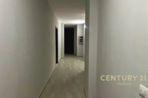 Shtepi ne shitje Apartament ne Tirane, 2+1, Mobilimi Bosh, pa mobiluar, Pagesa 130,000  Euro.