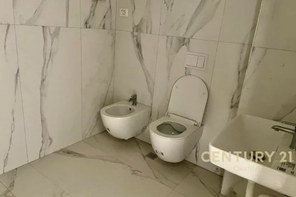 Shtepi ne shitje Apartament ne Tirane, 2+1, Mobilimi Bosh, pa mobiluar, Pagesa 130,000  Euro.