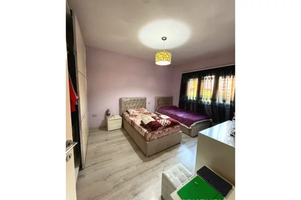 Shtepi ne shitje Apartament ne Tirane, 1+1, Mobilimi E mobiluar, Pagesa 180,000  Euro.