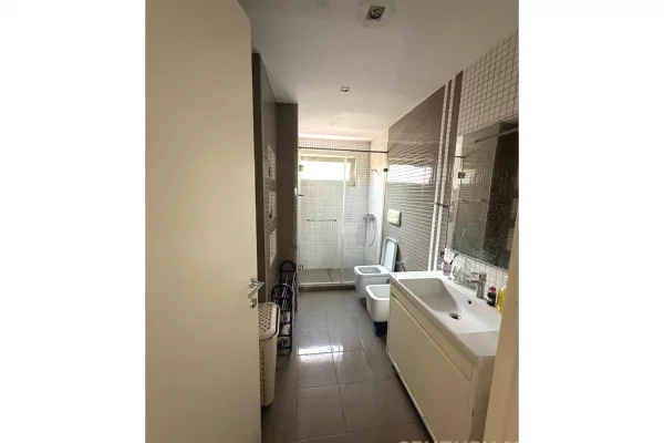 Shtepi ne shitje Apartament ne Tirane, 1+1, Mobilimi E mobiluar, Pagesa 180,000  Euro.