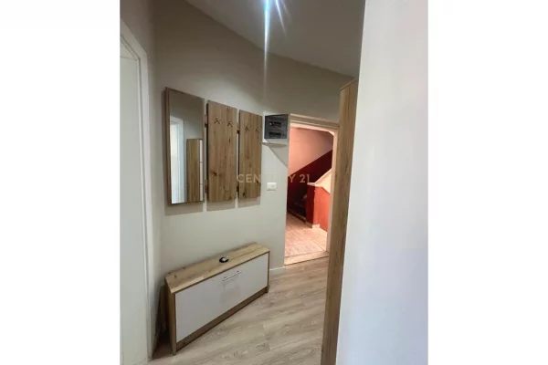 Shtepi me qera Apartament ne Tirane, 1+1, Mobilimi E mobiluar, Pagesa 700  Euro.