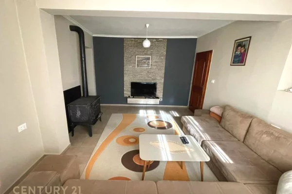 Shtepi ne shitje Apartament ne Tirane, 2+1, Mobilimi E mobiluar, Pagesa 160,000  Euro.