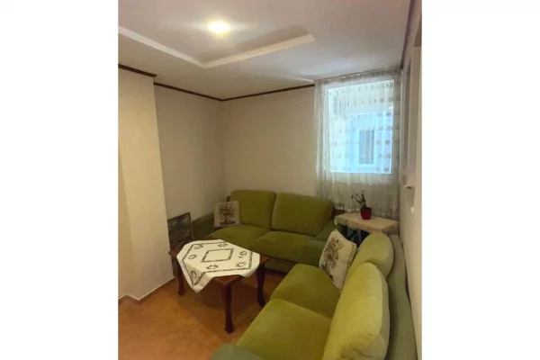 Shtepi ne shitje Apartament ne Tirane, 2+1, Mobilimi E mobiluar, Pagesa 160,000  Euro.