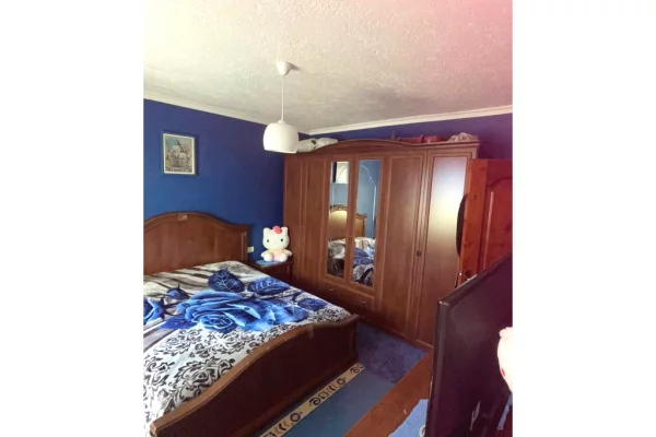 Shtepi ne shitje Apartament ne Tirane, 2+1, Mobilimi E mobiluar, Pagesa 160,000  Euro.