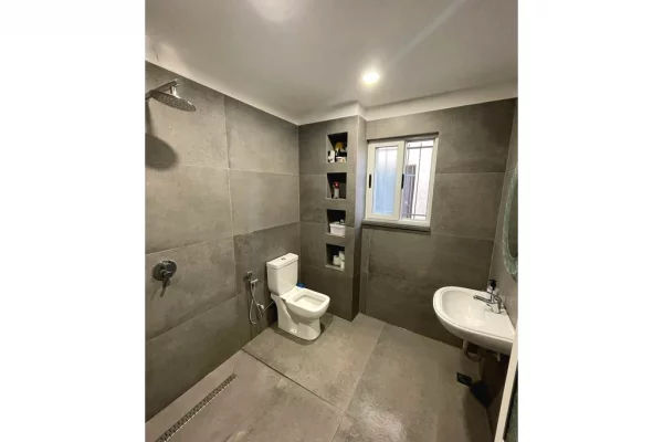 Shtepi ne shitje Apartament ne Tirane, 2+1, Mobilimi E mobiluar, Pagesa 160,000  Euro.