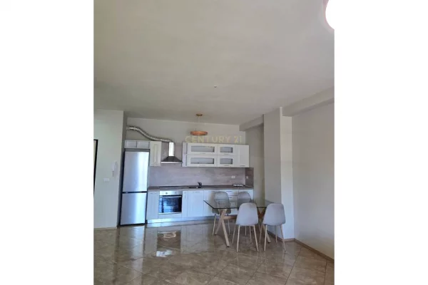 Shtepi me qera Apartament ne Tirane, 2+1, Mobilimi E mobiluar, Pagesa 700  Euro.