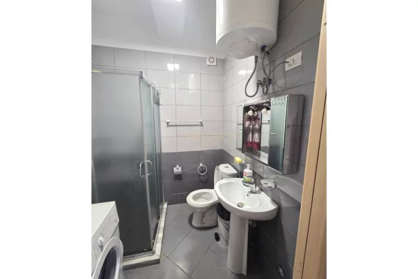 Shtepi me qera Apartament ne Tirane, 2+1, Mobilimi E mobiluar, Pagesa 700  Euro.