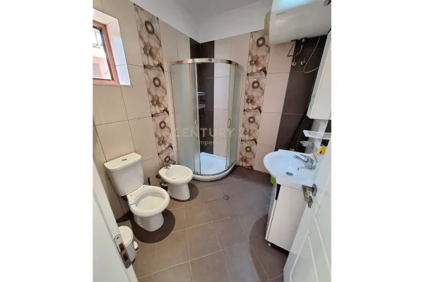 Shtepi me qera Apartament ne Tirane, 2+1, Mobilimi E mobiluar, Pagesa 450  Euro.