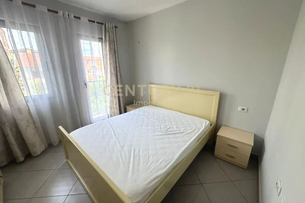 Shtepi me qera Apartament ne Tirane, 1+1, Mobilimi E mobiluar, Pagesa 450  Euro.