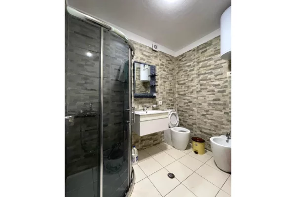 Shtepi me qera Apartament ne Tirane, 1+1, Mobilimi E mobiluar, Pagesa 650  Euro.