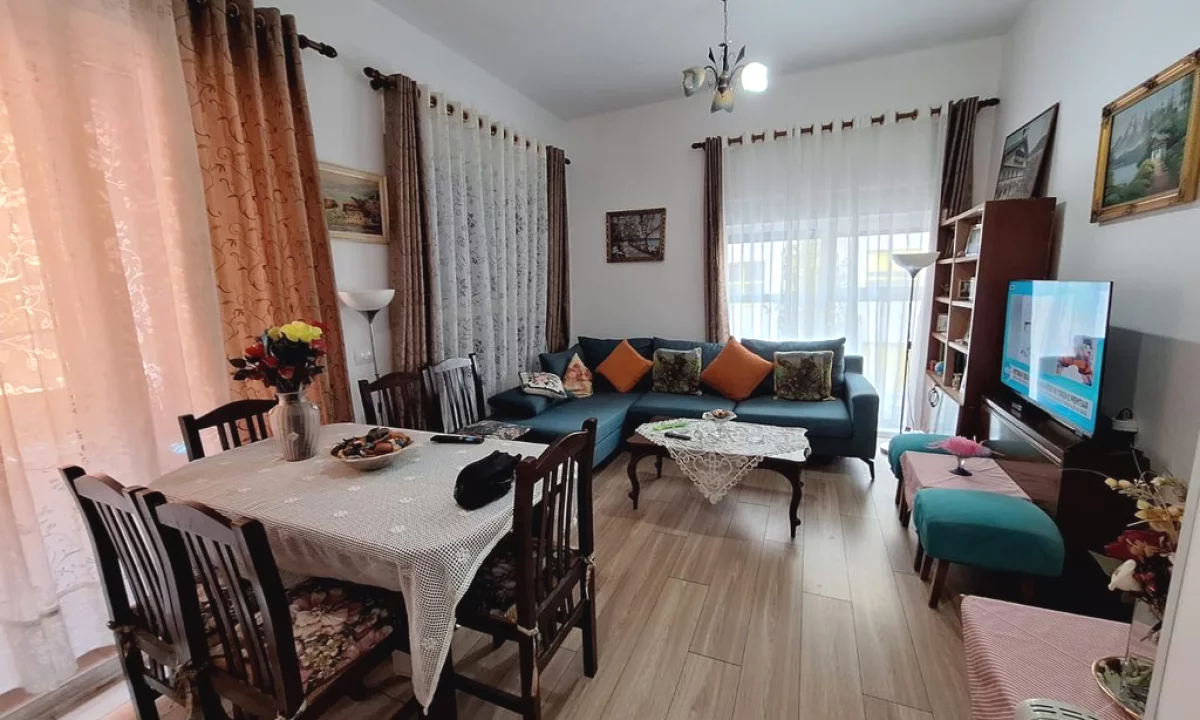 Shtepi ne shitje Apartament ne Tirane, 2+1, Mobilimi Bosh, pa mobiluar, Pagesa 150,000  Euro.