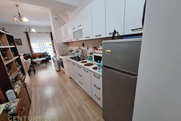 Shtepi ne shitje Apartament ne Tirane, 2+1, Mobilimi Bosh, pa mobiluar, Pagesa 150,000  Euro.