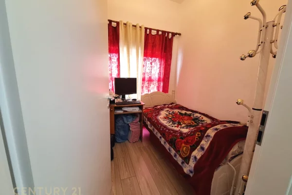 Shtepi ne shitje Apartament ne Tirane, 2+1, Mobilimi Bosh, pa mobiluar, Pagesa 150,000  Euro.