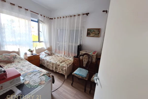 Shtepi ne shitje Apartament ne Tirane, 2+1, Mobilimi Bosh, pa mobiluar, Pagesa 150,000  Euro.
