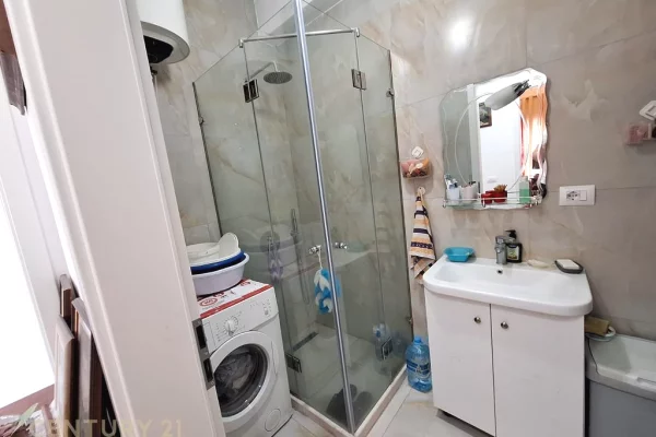 Shtepi ne shitje Apartament ne Tirane, 2+1, Mobilimi Bosh, pa mobiluar, Pagesa 150,000  Euro.