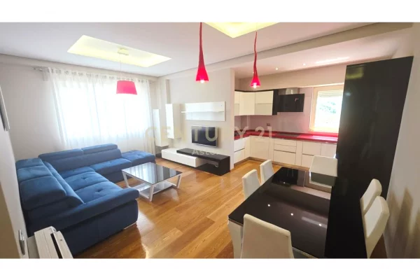 Shitet apartament modern 2+1, me pamje nga liqeni