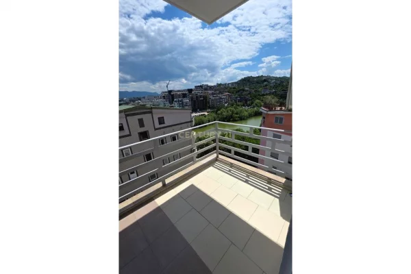 Shtepi ne shitje Apartament ne Tirane, 2+1, Mobilimi E mobiluar, Pagesa 262,000  Euro.