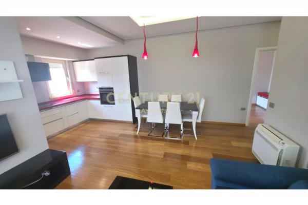 Shtepi ne shitje Apartament ne Tirane, 2+1, Mobilimi E mobiluar, Pagesa 262,000  Euro.