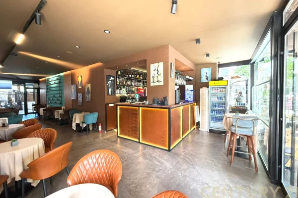 JEPET ME QIRA AMBIENT BAR KAFE NE KOMUNE TE PARISIT