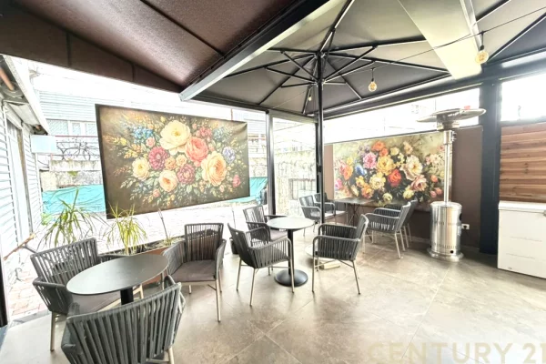JEPET ME QIRA AMBIENT BAR KAFE NE KOMUNE TE PARISIT