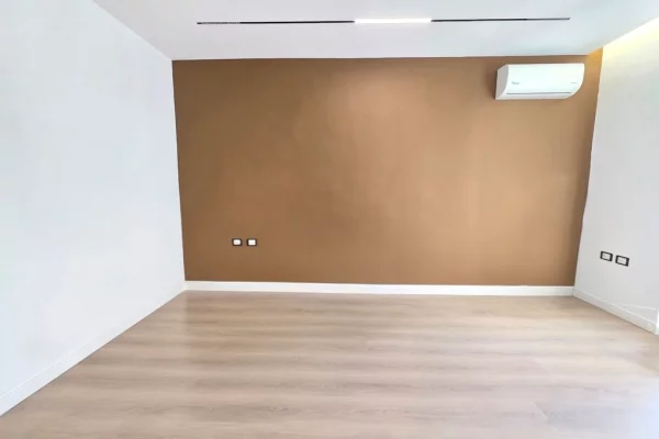 Ambient biznesi me qera 3+1 ne Tirane - 600 Euro