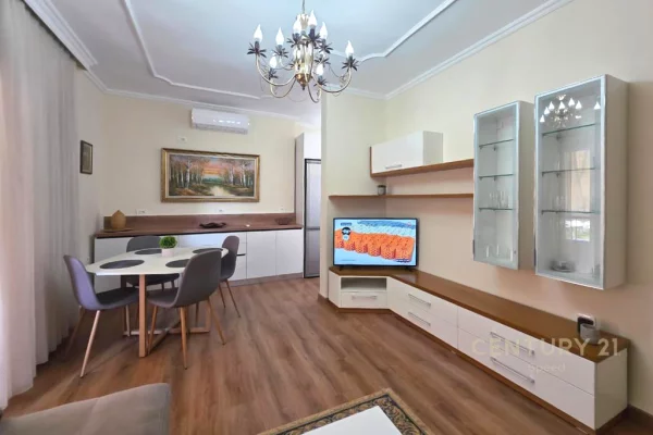Japim me Qira Apartament 2+1 +2 poste parkimi tek Pazari Ri