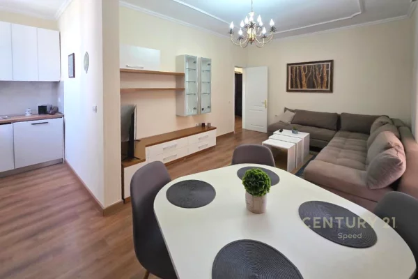 Shtepi me qera Apartament ne Tirane, 2+1, Mobilimi E mobiluar, Pagesa 1,000  Euro.
