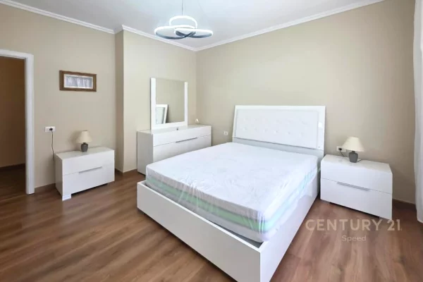 Shtepi me qera Apartament ne Tirane, 2+1, Mobilimi E mobiluar, Pagesa 1,000  Euro.