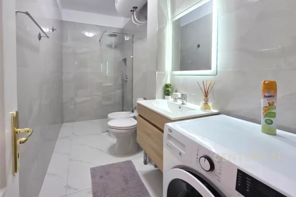 Shtepi me qera Apartament ne Tirane, 2+1, Mobilimi E mobiluar, Pagesa 1,000  Euro.