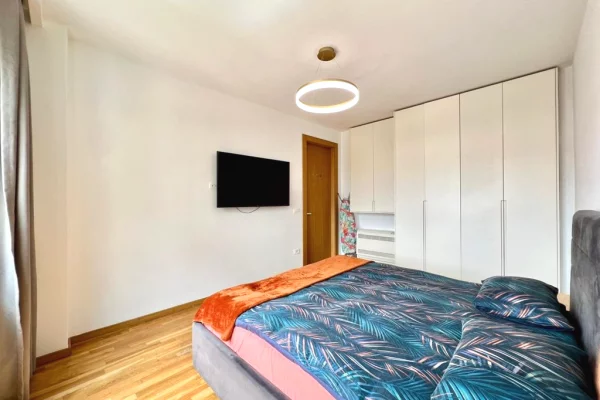 Shtepi me qera Apartament ne Tirane, 1+1, Mobilimi E mobiluar, Pagesa 1,000  Euro.