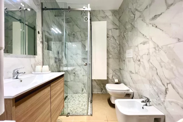 Shtepi me qera Apartament ne Tirane, 1+1, Mobilimi E mobiluar, Pagesa 1,000  Euro.
