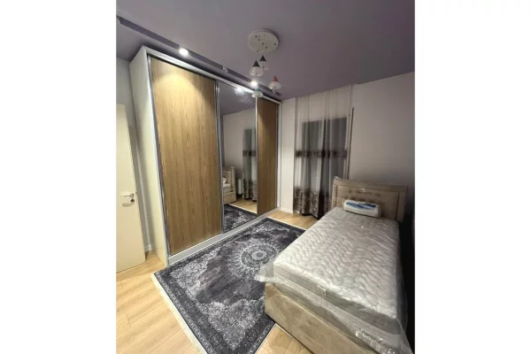 Shtepi me qera Apartament ne Tirane, 3+1, Mobilimi E mobiluar, Pagesa 1,000  Euro.