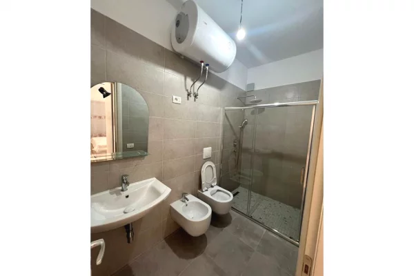 Shtepi me qera Apartament ne Tirane, 3+1, Mobilimi E mobiluar, Pagesa 1,000  Euro.