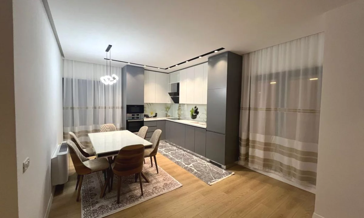 Shtepi me qera Apartament ne Tirane, 3+1, Mobilimi E mobiluar, Pagesa 1,000  Euro.