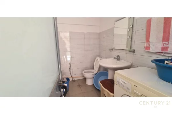 Shtepi me qera Vila Luksoze ne Tirane, 1+1, Mobilimi E mobiluar, Pagesa 350  Euro.