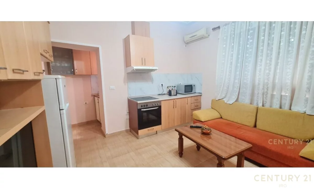 Shtepi me qera Vila Luksoze ne Tirane, 1+1, Mobilimi E mobiluar, Pagesa 350  Euro.