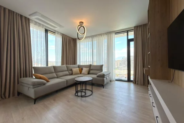 Shtepi me qera 2+1 ne Tirane - 3,000 Euro