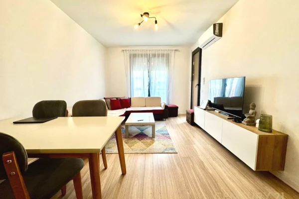 Shtepi me qera Apartament ne Tirane, 1+1, Mobilimi E mobiluar, Pagesa 550  Euro.