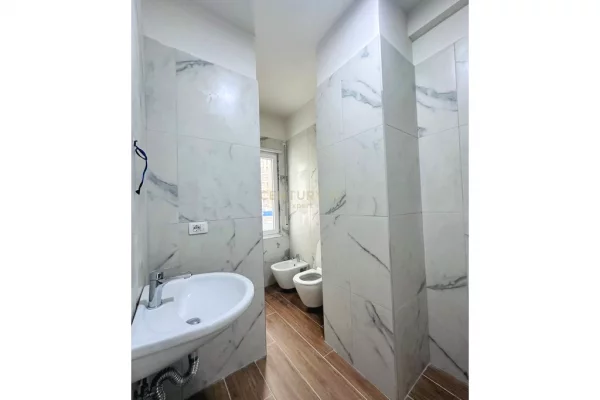 Jepet apartament 1+1 me qira bosh, vetem per zyra, tek Rruga e Kosovareve.