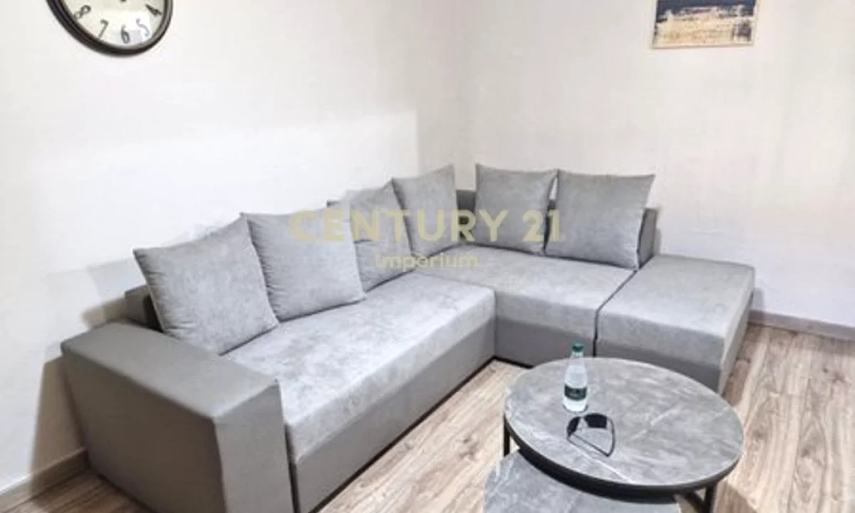 Shtepi me qera Apartament ne Tirane, 1+1, Mobilimi E mobiluar, Pagesa 450  Euro.