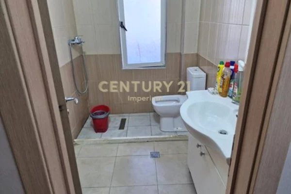 Shtepi me qera Apartament ne Tirane, 1+1, Mobilimi E mobiluar, Pagesa 450  Euro.