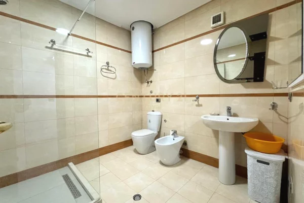 Shtepi me qera Apartament ne Tirane, 2+1, Mobilimi E mobiluar, Pagesa 800  Euro.